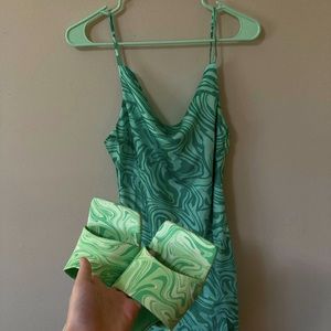 Fluid patterned slip dress and square toed heels bundle.